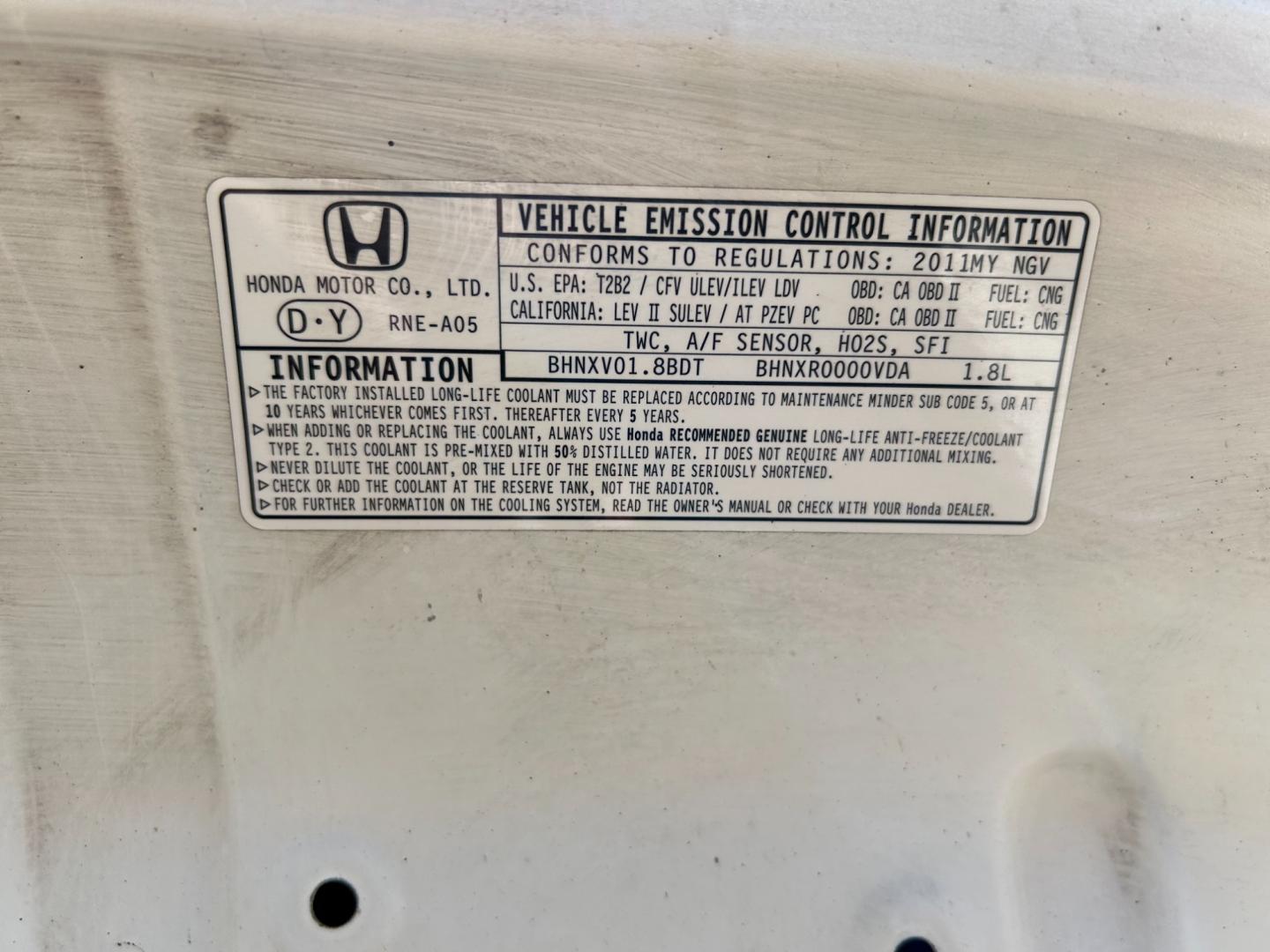 2011 White /Gray Honda Civic GX 5-Speed AT (19XFA4F54BE) with an 1.8L L4 SOHC 16V CNG engine, 5-Speed Automatic transmission, located at 17760 Hwy 62, Morris, OK, 74445, (918) 733-4887, 35.609104, -95.877060 - Photo#19